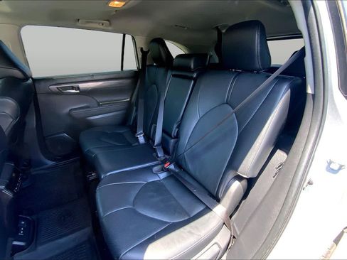 Used 2023 Toyota Highlander Limited FWD image 20