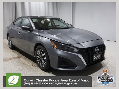 Used 2024 Nissan Altima 2.5 SV image 1