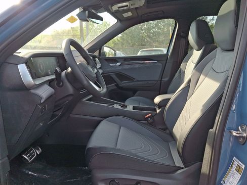 New 2026 Volkswagen Tiguan SE R-Line AWD/4WD image 9