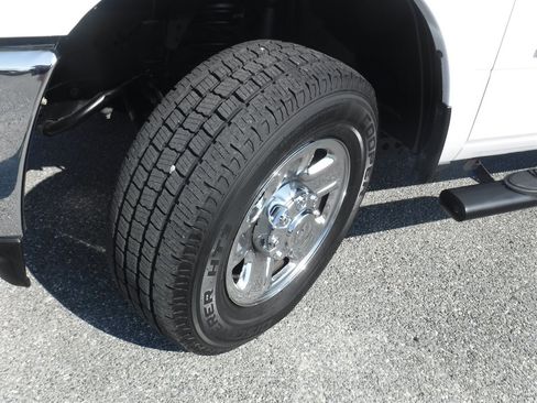 Used 2022 RAM 2500 Tradesman w/ Chrome Appearance Group AWD/4WD image 27