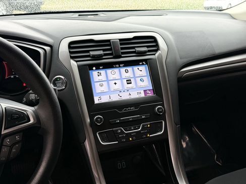 Used 2019 Ford Fusion SE FWD image 33