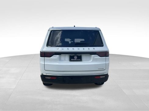 Used 2024 Jeep Wagoneer Series II w/ Flexible Seating Group AWD/4WD image 4