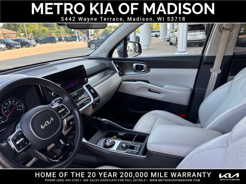 Used 2023 Kia Sorento EX AWD/4WD image 15