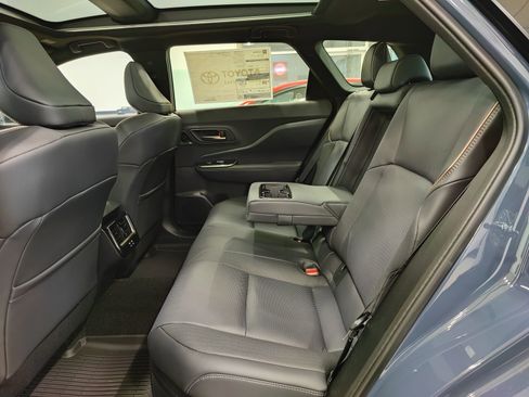 New 2025 Toyota Crown Signia image 13