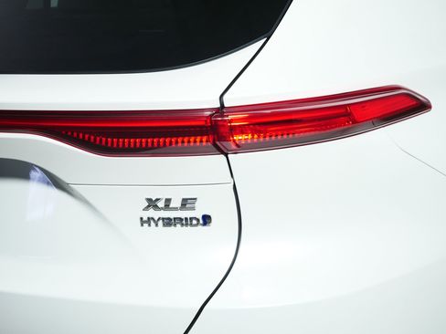 Used 2021 Toyota Venza XLE w/ Softex Package image 17