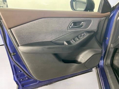 Used 2023 Nissan Rogue S AWD/4WD image 19