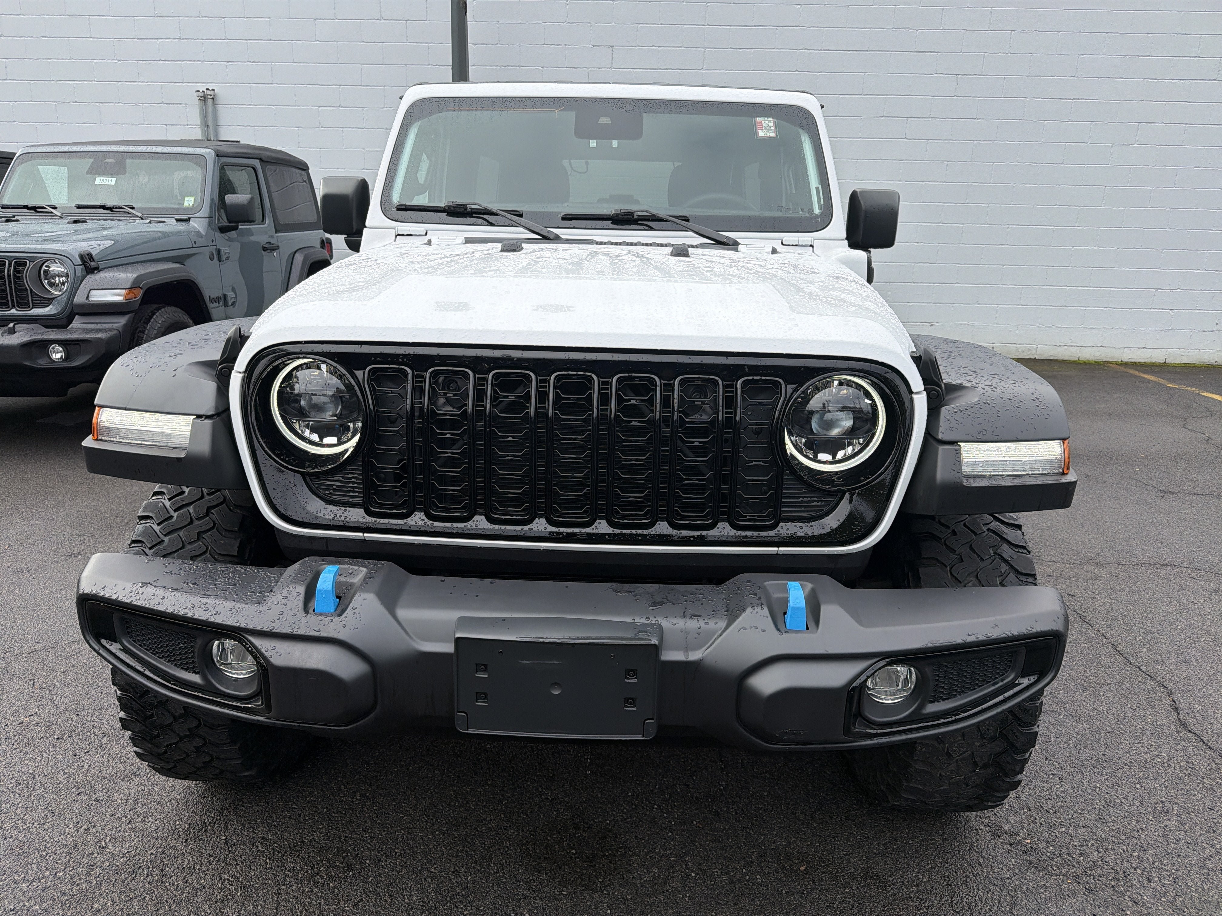 Used 2024 Jeep Wrangler Unlimited AWD/4WD image 3