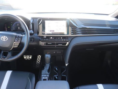 Used 2025 Toyota Camry SE image 23