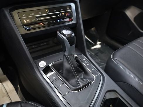 Used 2023 Volkswagen Tiguan SE w/ Panoramic Sunroof Package FWD image 26