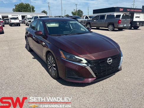 Used 2023 Nissan Altima 2.5 SV FWD image 1