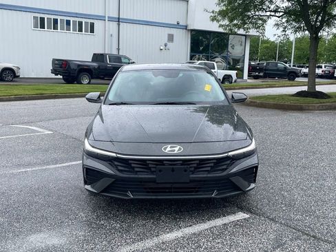 Used 2024 Hyundai Elantra SEL FWD image 2