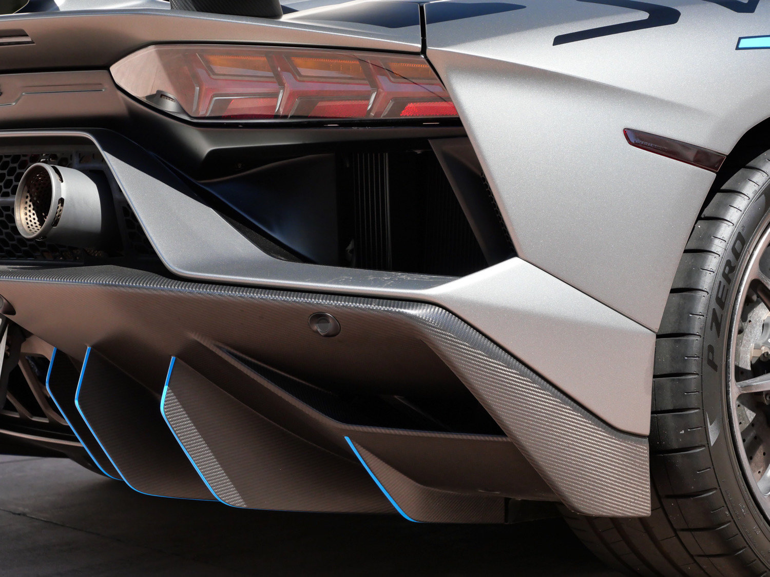 Used 2020 Lamborghini Aventador SVJ AWD/4WD image 24