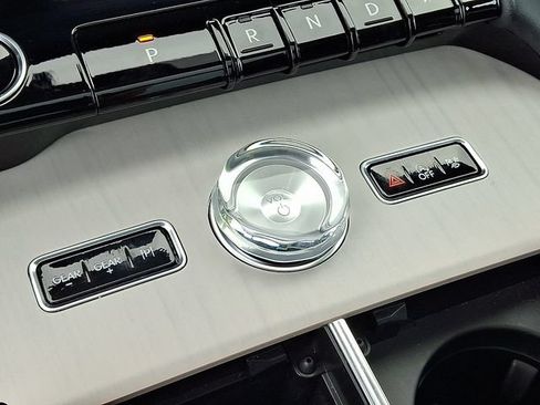 Certified 2025 Lincoln Navigator Reserve AWD/4WD image 16