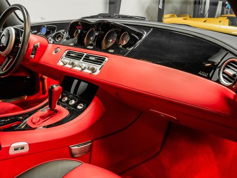 Used 2003 BMW Z8 RWD image 13