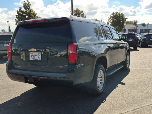 Used 2017 Chevrolet Suburban LT RWD image 5