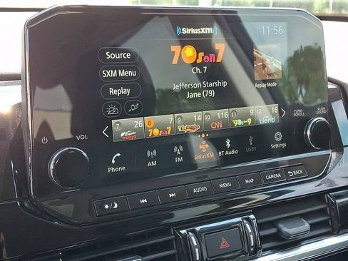 Used 2023 Nissan Pathfinder SL AWD/4WD image 18