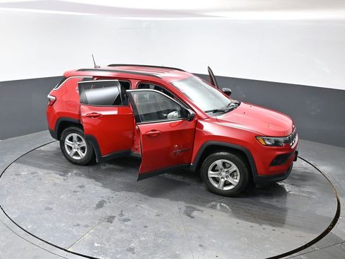 Used 2024 Jeep Compass Latitude image 57