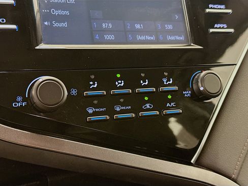 Used 2018 Toyota Camry LE FWD image 23