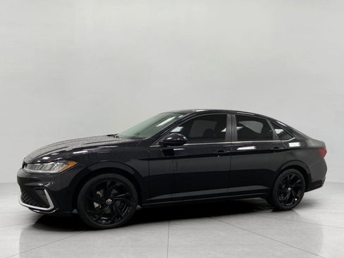 Used 2025 Volkswagen Jetta SE FWD image 8