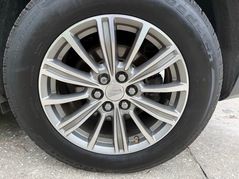 Used 2017 Cadillac XT5 Luxury w/ Driver Awareness Package image 11