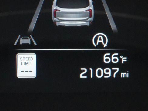 Used 2025 Kia Telluride EX w/ EX Captain's Chair Package image 21