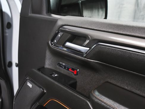 Used 2024 GMC Sierra 1500 AT4 w/ Technology Package image 18