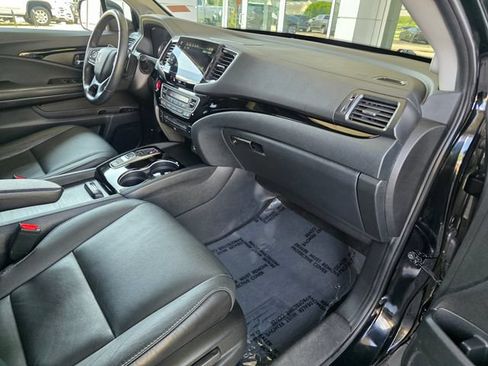 Used 2021 Honda Pilot Touring image 9