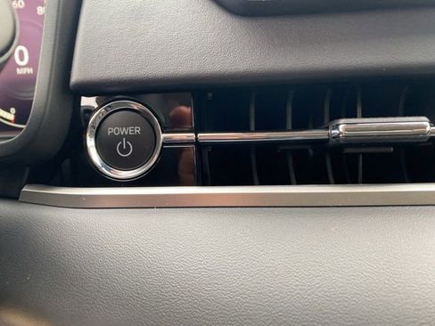 New 2025 Mitsubishi Outlander SE image 34