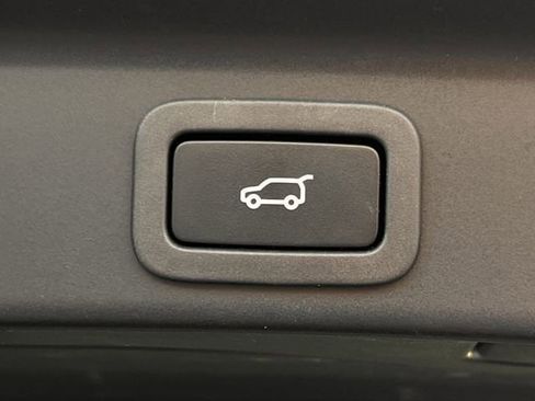 Used 2022 Jaguar F-PACE S image 27