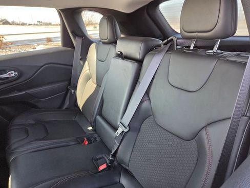 Used 2022 Jeep Cherokee Trailhawk image 45