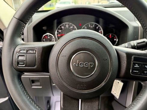 Used 2012 Jeep Liberty Sport AWD/4WD image 12