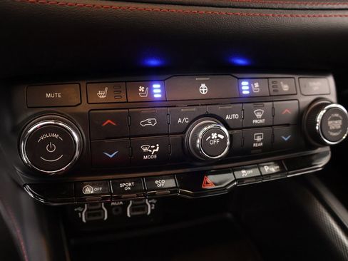 Used 2024 Dodge Durango GT image 8