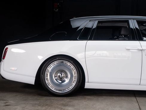 Used 2019 Rolls-Royce Phantom Sedan RWD image 19