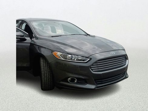 Used 2016 Ford Fusion SE w/ Equipment Group 202A FWD image 5