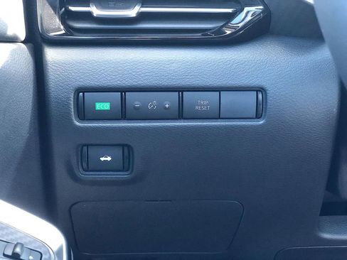 New 2025 Nissan Sentra SR w/ SR Premium Package FWD image 18