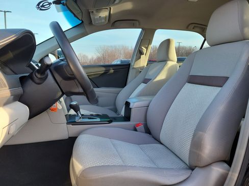 Used 2013 Toyota Camry LE image 17