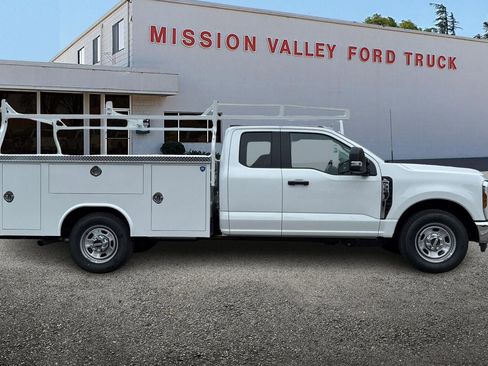 New 2025 Ford F350 XL w/ XL Chrome Package image 3