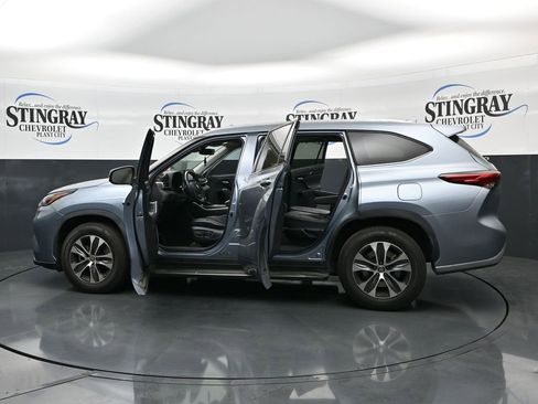 Used 2021 Toyota Highlander XLE FWD image 37