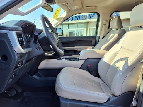 Used 2024 Ford Expedition XLT image 9