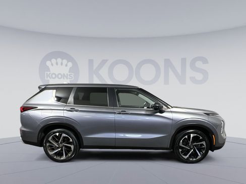 Used 2022 Mitsubishi Outlander SE FWD image 12