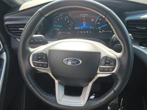Used 2023 Ford Explorer XLT AWD/4WD image 19