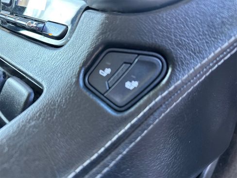 Used 2016 Chevrolet Suburban LT image 35