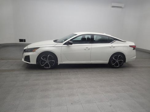 Used 2025 Nissan Altima 2.5 SR FWD image 2