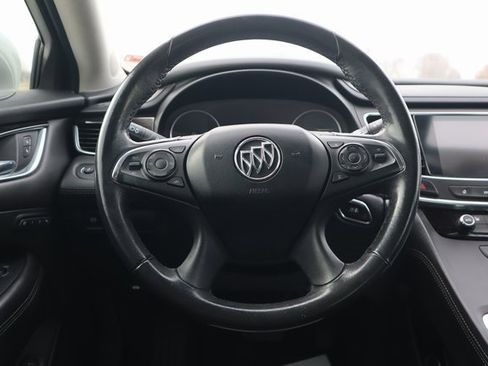 Used 2017 Buick LaCrosse Essence image 4