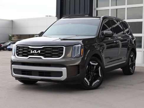 Used 2023 Kia Telluride S AWD/4WD image 3