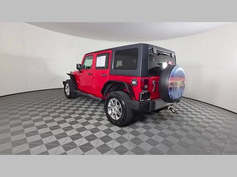 Used 2013 Jeep Wrangler Unlimited Sahara w/ Connectivity Group AWD/4WD image 44