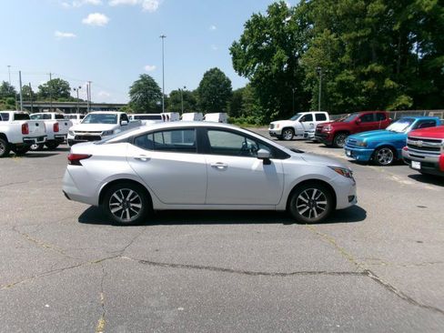 Used 2025 Nissan Versa SV FWD image 5