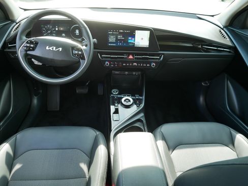 Certified 2024 Kia Niro Wind w/ Wind Preserve Package FWD image 10