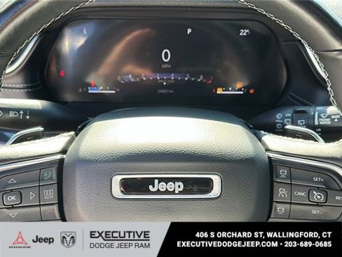 Used 2022 Jeep Grand Cherokee L Laredo image 12