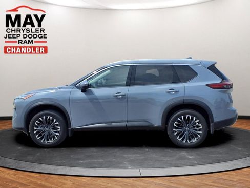 Used 2025 Nissan Rogue SL w/ Tech Package FWD image 17